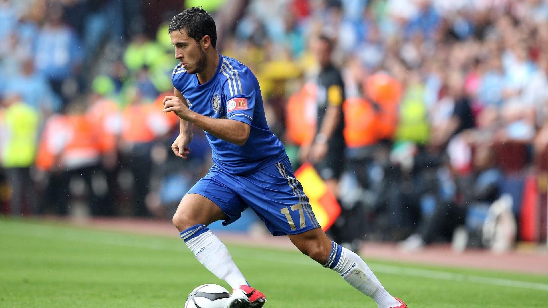 英超战局激烈，精彩反击和战术调整成为亮点，英超打法